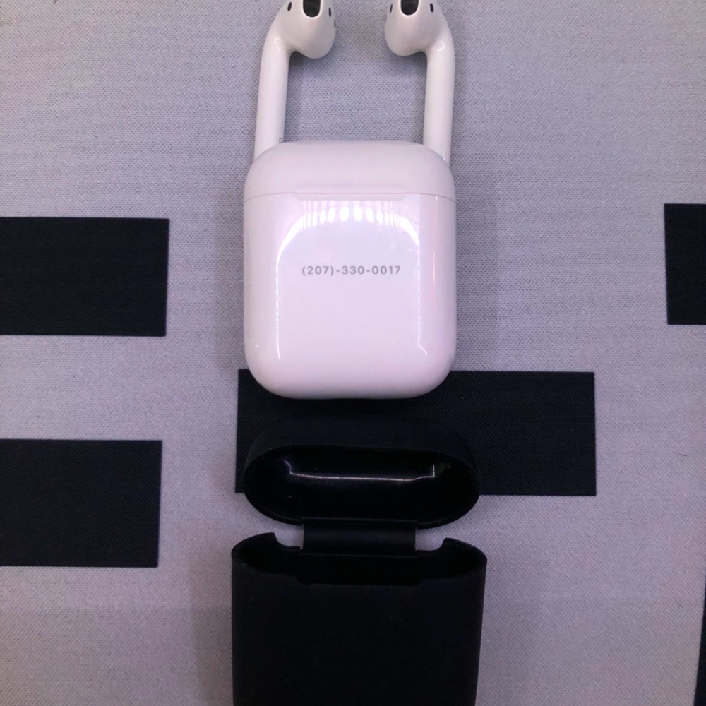 AirPods 2nd gen w/case and charging cable
